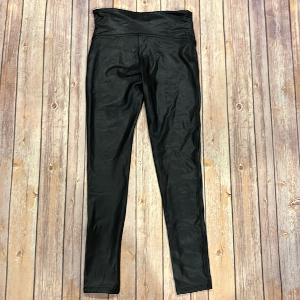Spanx medium petite leggings shiny black great condition - Picture 5 of 5